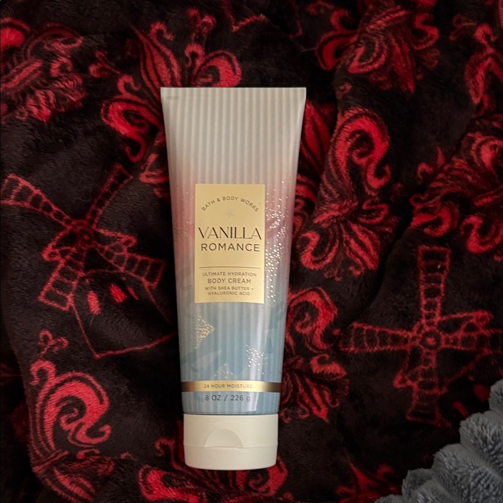Bath & Body Works Vanilla Romance Body Cream - White and Gold